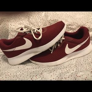 Nike Tanjun athletic shoes